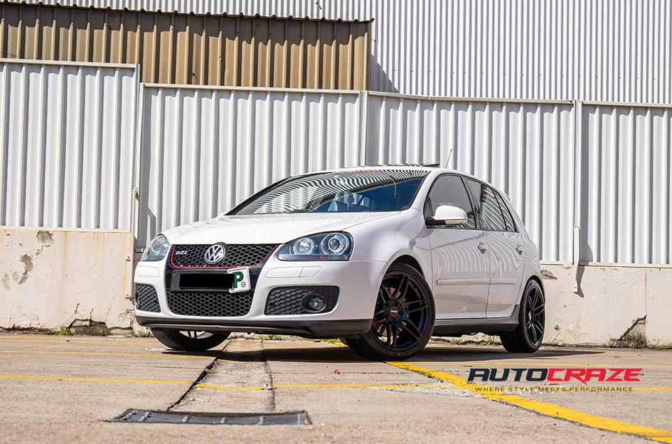 VOLKSWAGEN GOLF CC02 MATTE BLACK